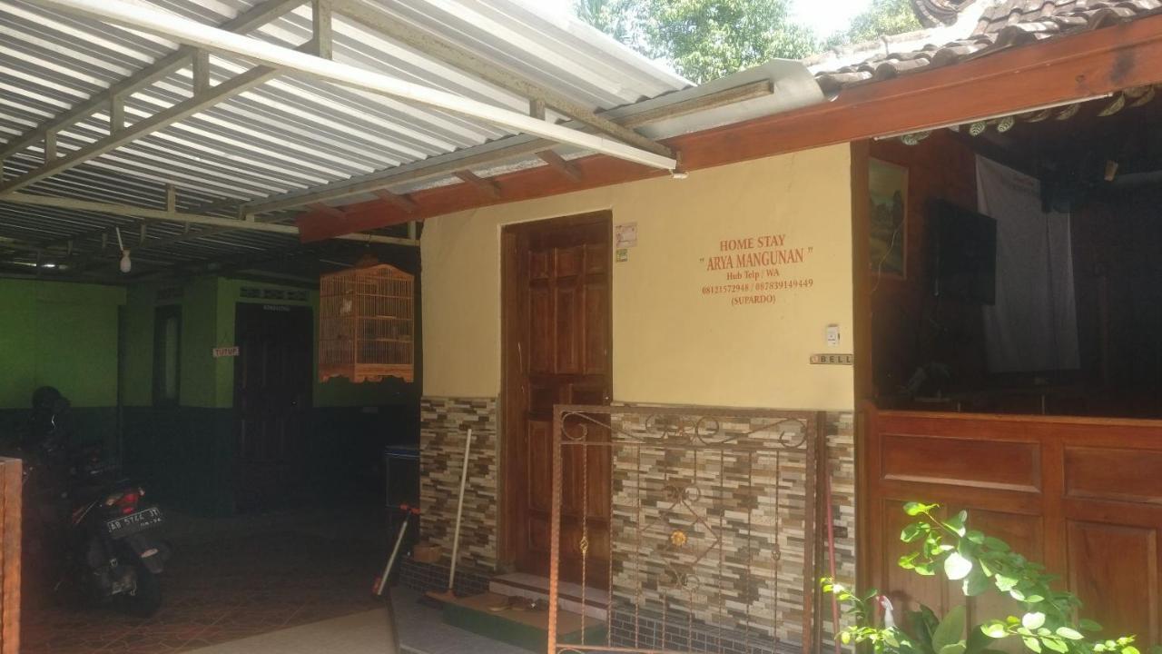 Homestay Arya Mangunan Бантул Экстерьер фото